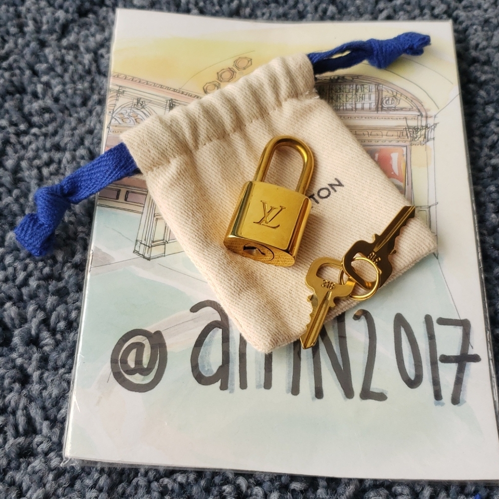 Louis Vuitton Lock & 2 Keys w/ Dustbag -LV Padlock